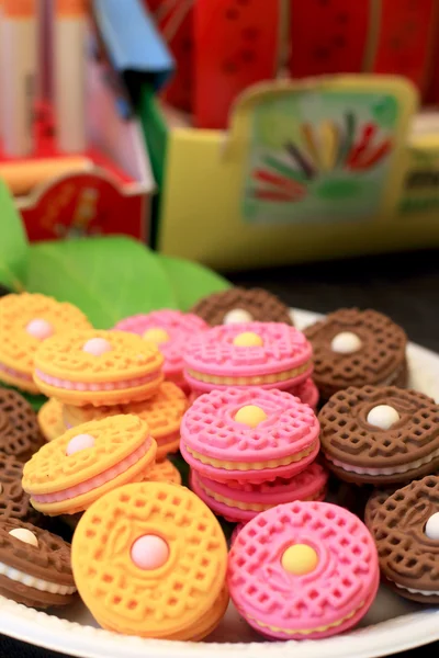 Cookies falsificação colorida — Fotografia de Stock