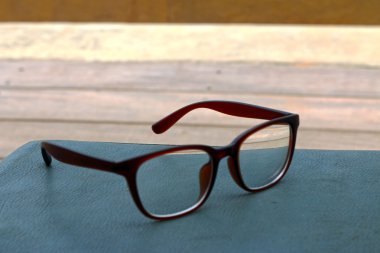 Yüzme Havuzu güneş gözlüğü  