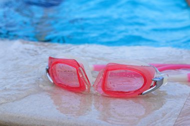 Yüzme Havuzu koruyucu gözlük..