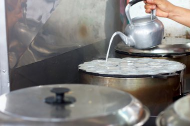 Hindistan cevizi sütü karıştırın şeker ve un. -nazik bir Tay sweetmeat