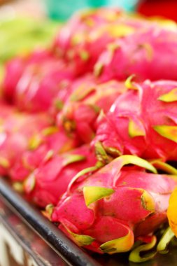 Piyasada ejderha meyvesi