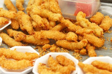 Kızarmış tavuğu yakın.