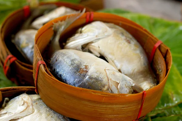 Makrela ryby na rynku — Zdjęcie stockowe