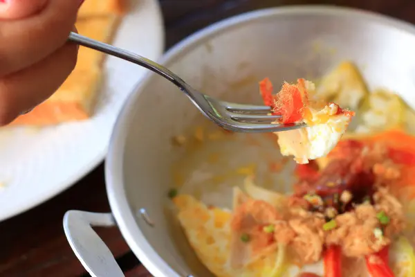 Desayuno con pan de huevos fritos — Foto de Stock