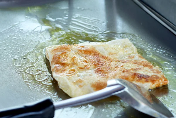 Chapati auf der Pfanne kochen — Stockfoto