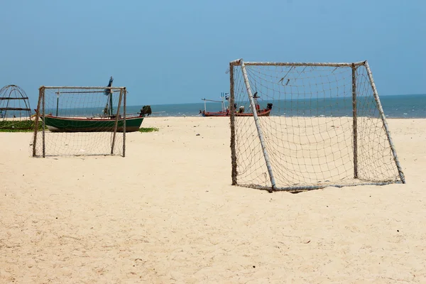 Mořské pláže písek fotbal gól — Stock fotografie