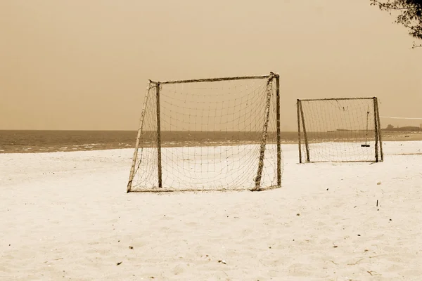 海的海滩砂足球目标 — 图库照片