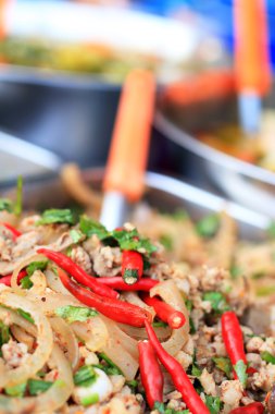 piyasada Tay spicy kıyılmış et salatası