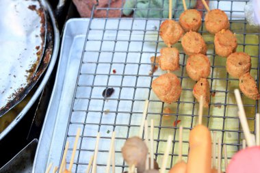 tavada kızartılmış et topu