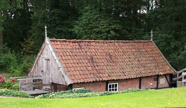 restore edilmiş eski Hollanda watermill