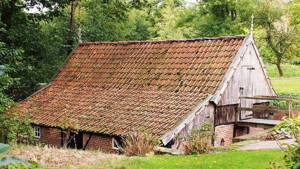 restore edilmiş eski Hollanda watermill