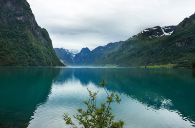 Lake oldenvatnet buzul pik, Norveç ile
