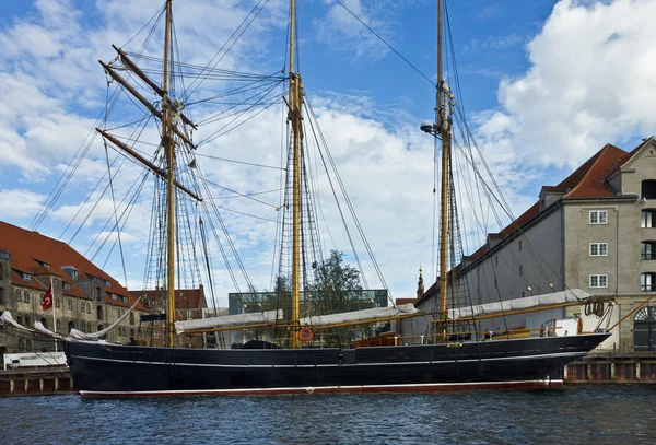 Private yacht moored in Copenhagen port — Stok fotoğraf