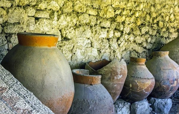 Anciennes excavations en pot d'argile — Photo