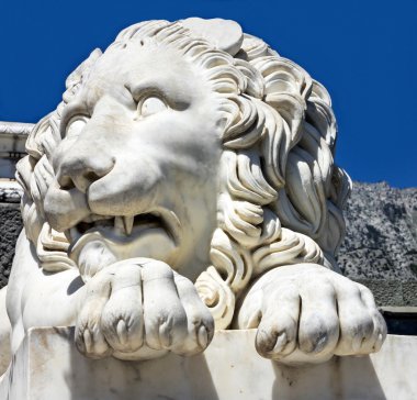 Marble sculpture of waking up lion