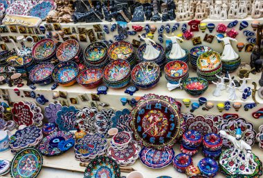 İstanbul, Türkiye: turistler için Hediyelik eşya ev gereçleri 