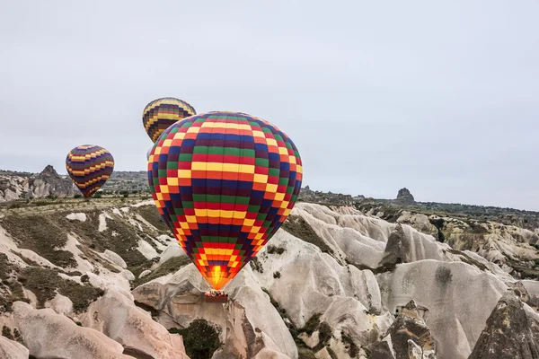 Espectáculo de globos aerostáticos en Capadocia, Turquía — Foto de Stock