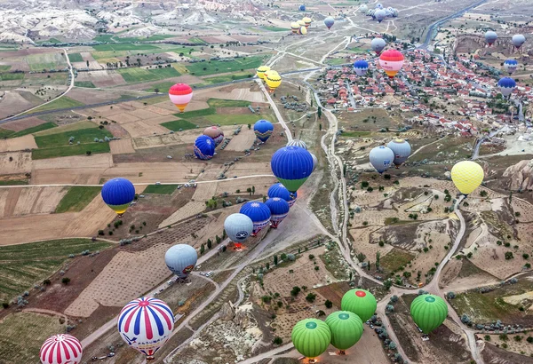 Show de balões de ar quente na Capadócia, Turquia — Fotografia de Stock