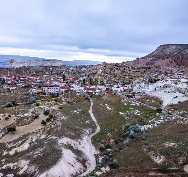 Landscape in national park, town Goreme, Cappadocia, Turkey — Stock Photo, Image