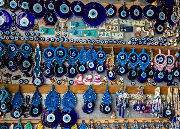 Traditional blue evil eyes - popular Turkish souvenir. — Stock Photo, Image