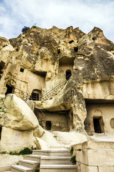 Antiguo monasterio cueva en Cavusin, Capadocia, Turquía —  Fotos de Stock