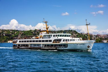 Istanbul, Türkiye - 17 Temmuz 2016: Şark süsleme, Türk Seramik tilestourist gemi İstanbul Boğazı, Istanbul, Türkiye