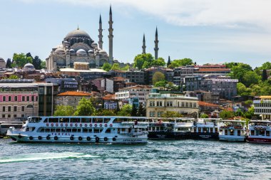 Istanbul, Türkiye - 17 Temmuz 2016: Cami Eminönü, Istanbul, Türkiye.