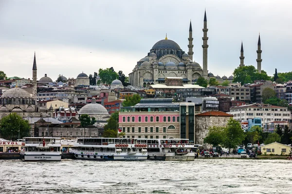 Meczet nad morzem w Stambule — Zdjęcie stockowe