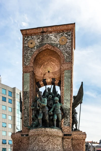 Taksim monument van de Republiek, istanbul, Turkije — Stockfoto