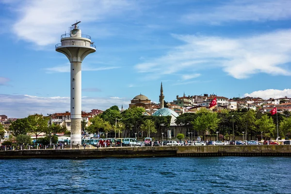 Panoramik deniz feneri deniz cephesinde de Istanbul, Türkiye. — Stok fotoğraf