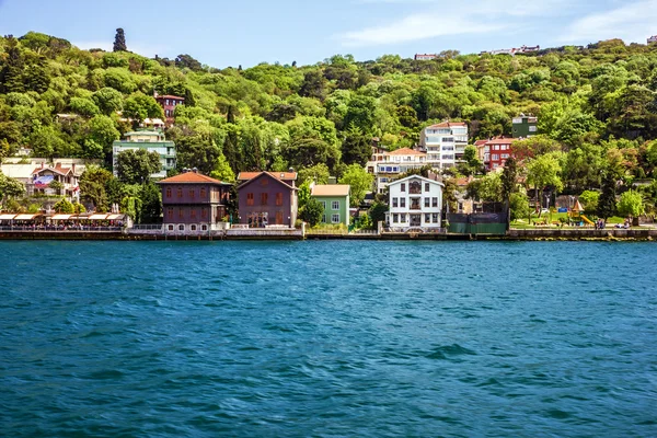 Maisons de ville d'Istanbul front de mer, Turquie . — Photo