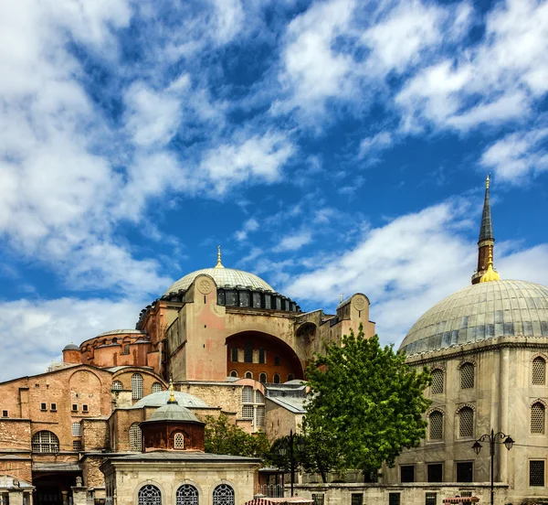 Arquitectura bizantina de la Santa Sofía, famoso hito y —  Fotos de Stock