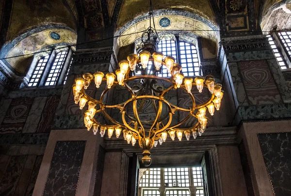 Lyster i inre av hagia sophia - största monument av Bysans — Stockfoto