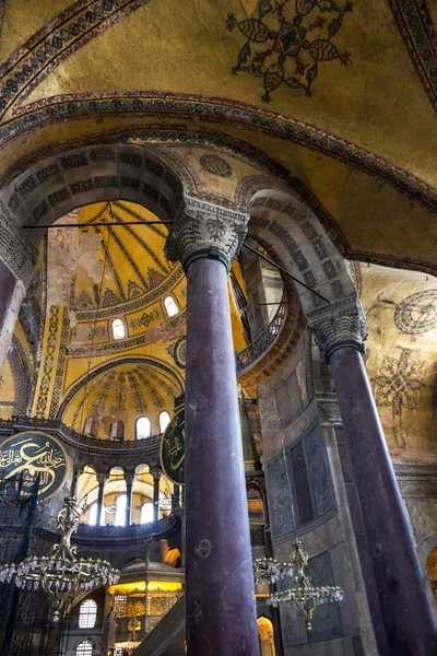 Wnętrze świątyni hagia Sofia w Stambule, Turcja - największy pomnik — Zdjęcie stockowe