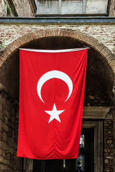 Turkish flag on the entrance to museum Hagia Sophia, Istanbul, T — Stock Photo, Image