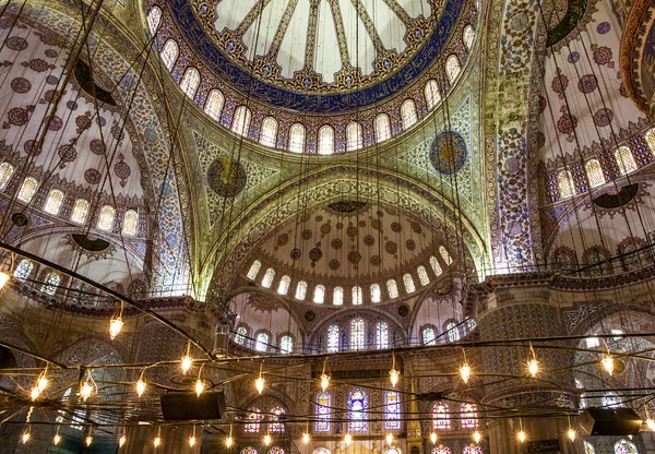 Wewnętrzny widok na Błękitny Meczet, sultanahmet, Stambuł, Turcja — Zdjęcie stockowe