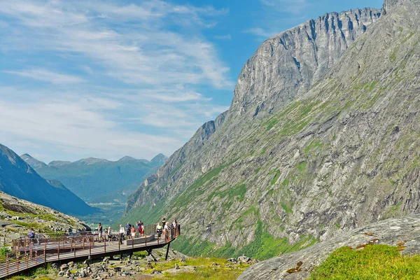 Norway August 2019 Tourists Trolls Path Trollstigen Serpentine Mountain Road — 스톡 사진