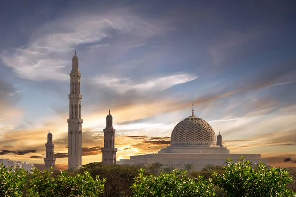 Muscat Zonsondergang Landschap Oman Sultan Qaboos Grand Mosque Gebouw Architectuur — Stockfoto