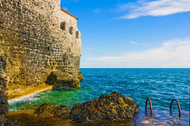 Eski kasaba Budva, Karadağ, Adriyatik Denizi duvar.