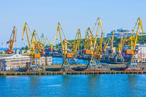 Odessa Ukrajina Července 2022 Přístavní Jeřáby Nákladním Prostoru Před Obchodním — Stock fotografie