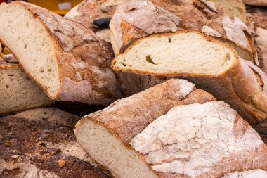 Tezgahta buğday ekmeği, ekmek, beyaz, ev yapımı.