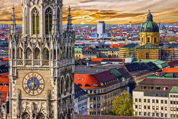 Vista Arquitectónica Atardecer Munich Alemania Baviera Ayuntamiento Marienplatz — Foto de Stock