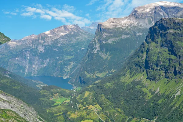 Montanha Lago Paisagem Geiranger Noruega — Fotografia de Stock