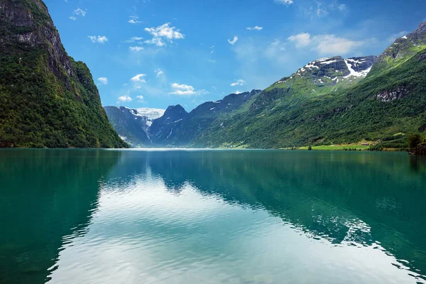 Норвезьке Гірське Озеро Олденватнет Льодовиком Бріксдал — стокове фото