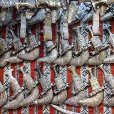 Umman, Muscat dilinde Arapça eğri hançerler (hanjar)