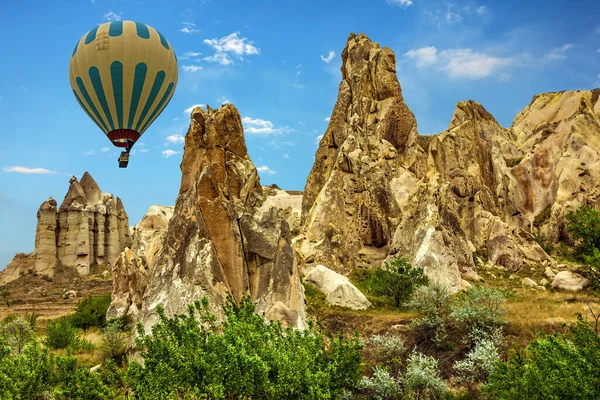 Hot Air Balloon Goreme Open Air Museum Cappadocia Turkey —  Fotos de Stock