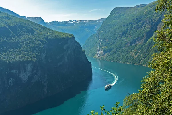 Geirangerfjord Mar Montanha Fiorde Vista Com Navio Cruzeiro Noruega — Fotografia de Stock
