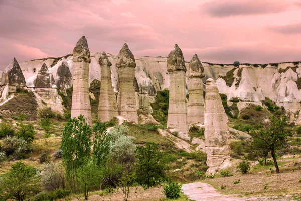 Volkanik dağlar, Kapadokya, Anadolu, Türkiye. Goreme Milli Parkı.