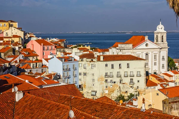 Lizbon panoramik manzarası, Portekiz. Saint Vicente de Fora Manastırı