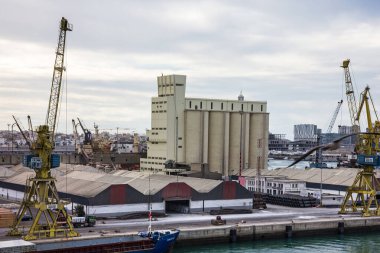 Casablanca, Fas - 8 Temmuz 2022: Kazablanka limanındaki sanayi terminali